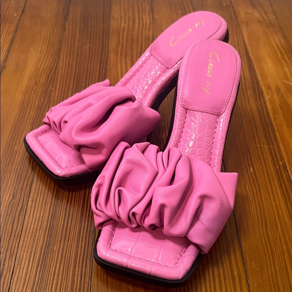 New Circus by Sam Edelman Fuchsia Ruffle Heels